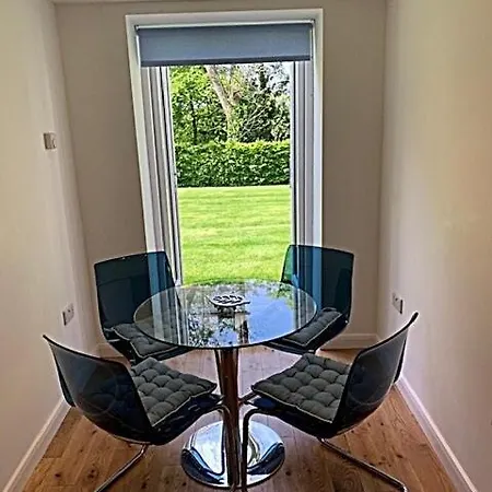 Διαμέρισμα Superb 2 Bedroom Town Apartment, Quiet Location Χαρογκέιτ