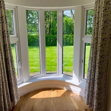 Superb 2 Bedroom Town Apartment, Quiet Location Lejlighed