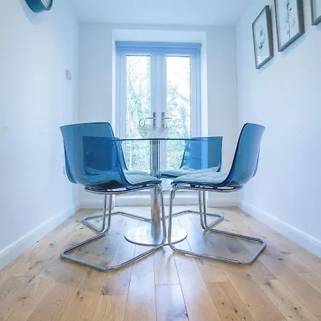 Διαμέρισμα Superb 2 Bedroom Town Apartment, Quiet Location *