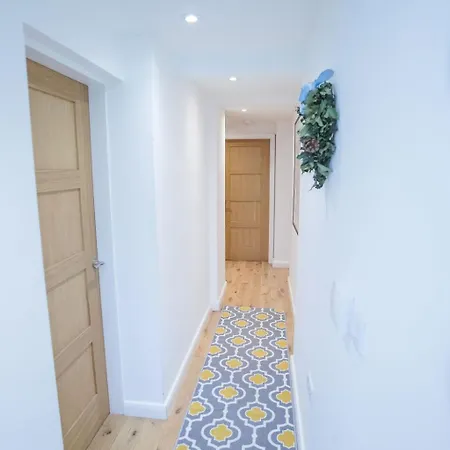 Superb 2 Bedroom Town Apartment, Quiet Location Apartment Harrogate