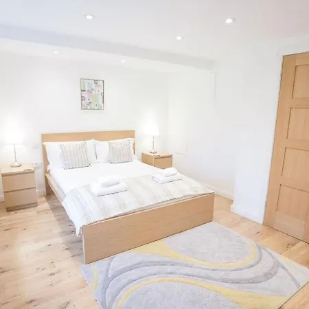 Superb 2 Bedroom Town Apartment, Quiet Location