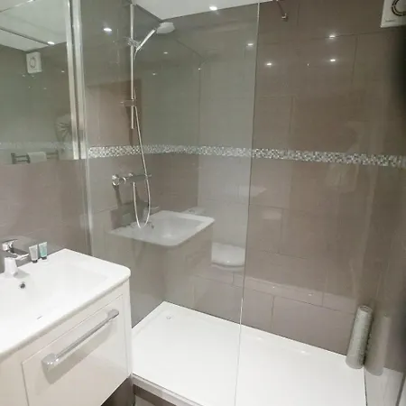 Superb 2 Bedroom Town Apartment, Quiet Location * ハロゲート