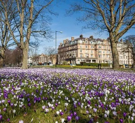 Superb 2 Bedroom Town Apartment, Quiet Location アパート *