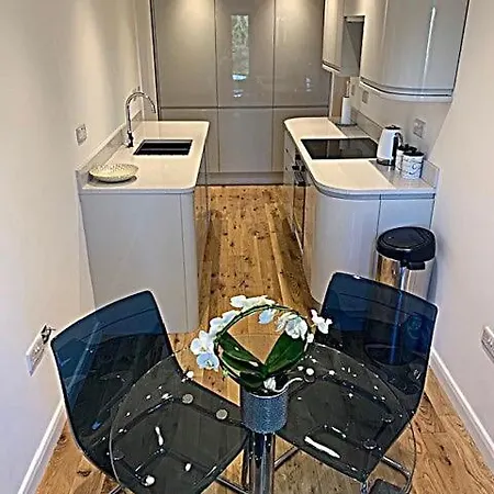 Superb 2 Bedroom Town Apartment, Quiet Location アパート *